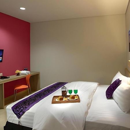 Life Puri Hotel Surabaya Gubeng Exterior photo