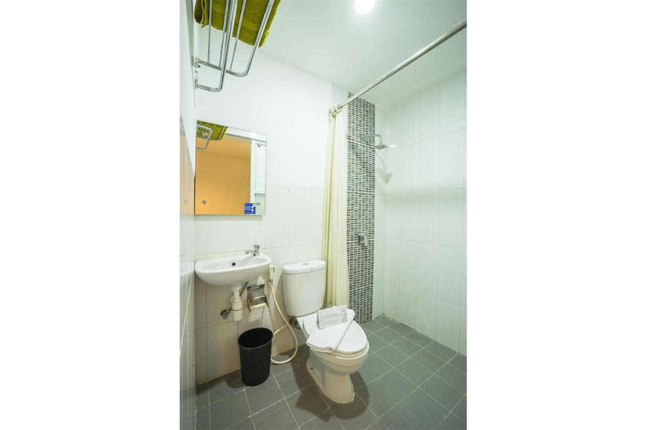 Life Puri Hotel Surabaya Gubeng Room photo