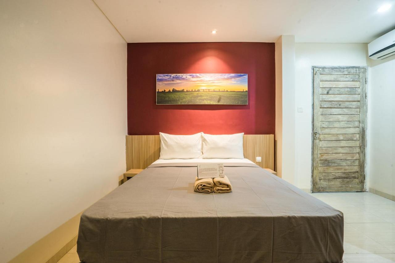 Life Puri Hotel Surabaya Gubeng Exterior photo