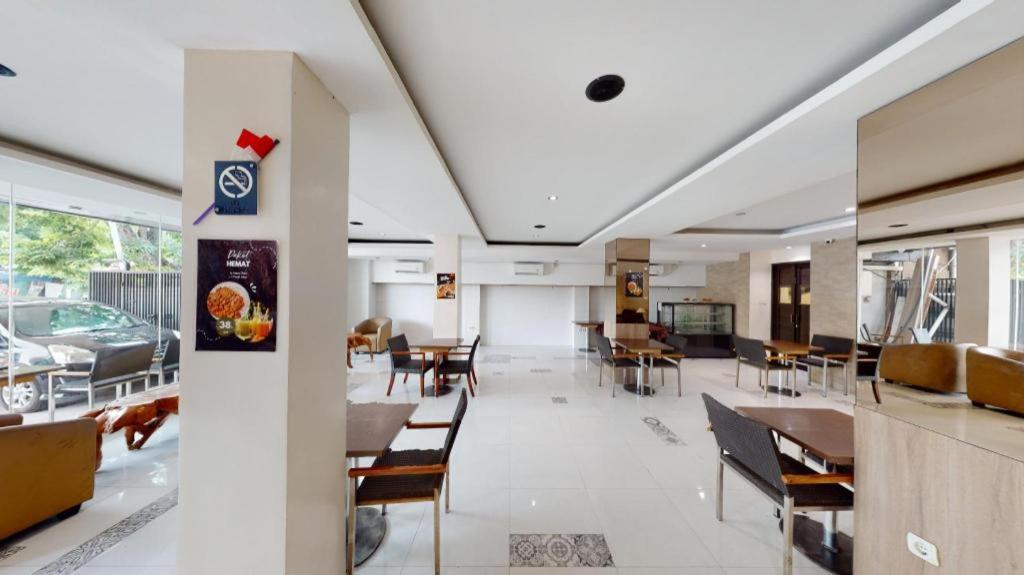Life Puri Hotel Surabaya Gubeng Exterior photo