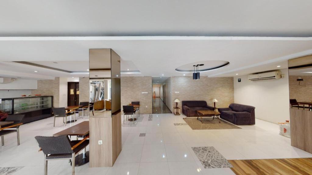 Life Puri Hotel Surabaya Gubeng Exterior photo