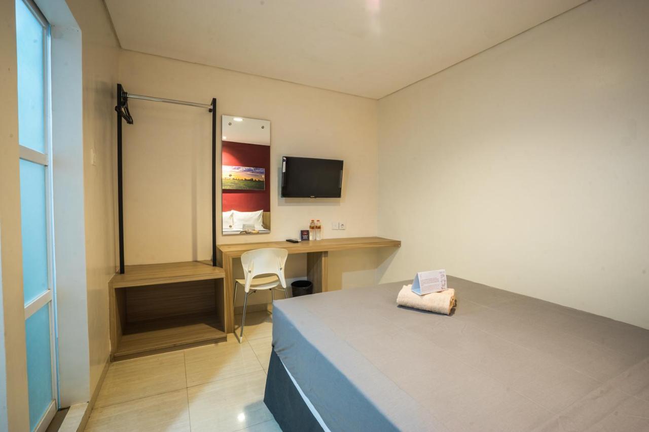 Life Puri Hotel Surabaya Gubeng Room photo