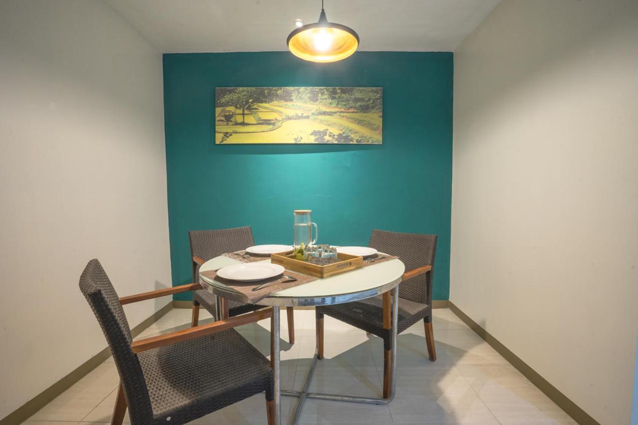 Life Puri Hotel Surabaya Gubeng Room photo