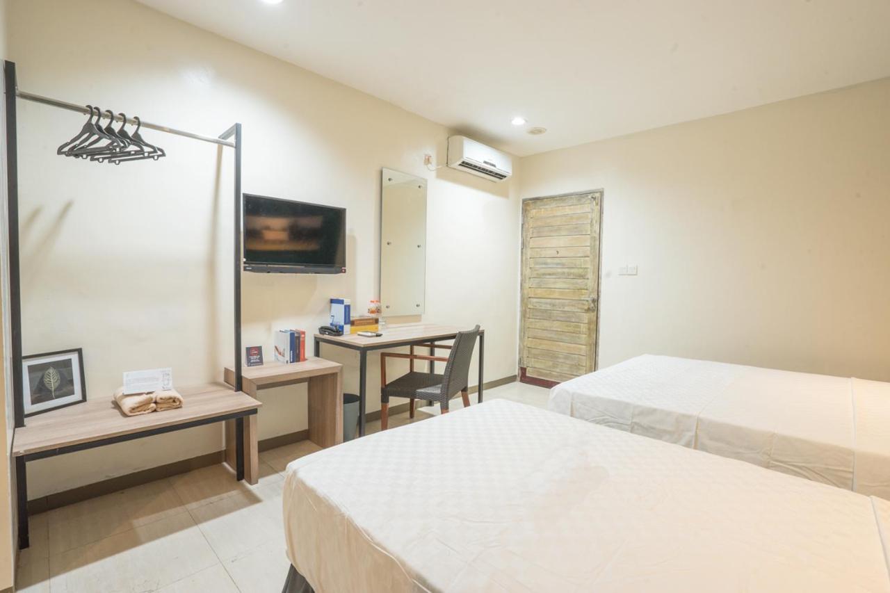 Life Puri Hotel Surabaya Gubeng Room photo