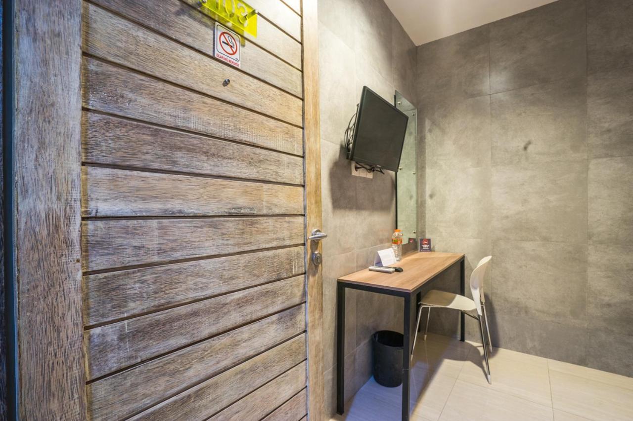 Life Puri Hotel Surabaya Gubeng Room photo