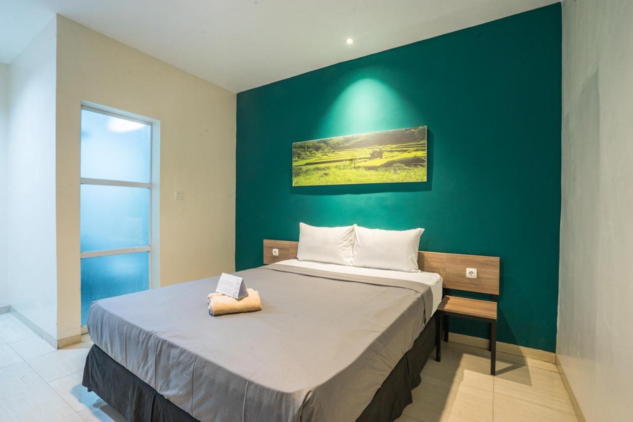 Life Puri Hotel Surabaya Gubeng Room photo