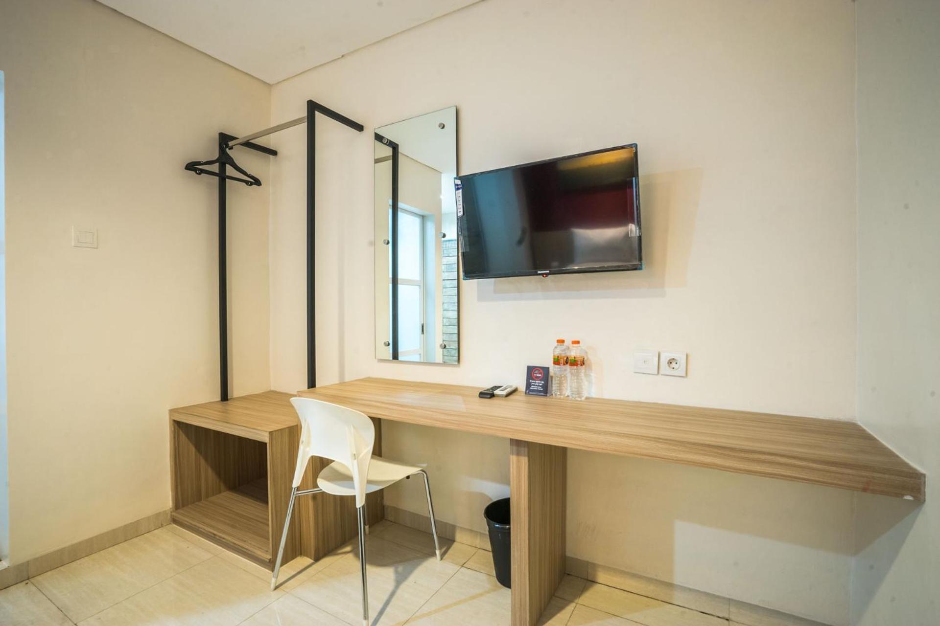 Life Puri Hotel Surabaya Gubeng Room photo
