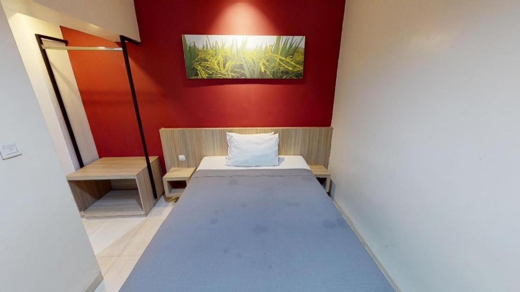 Life Puri Hotel Surabaya Gubeng Exterior photo