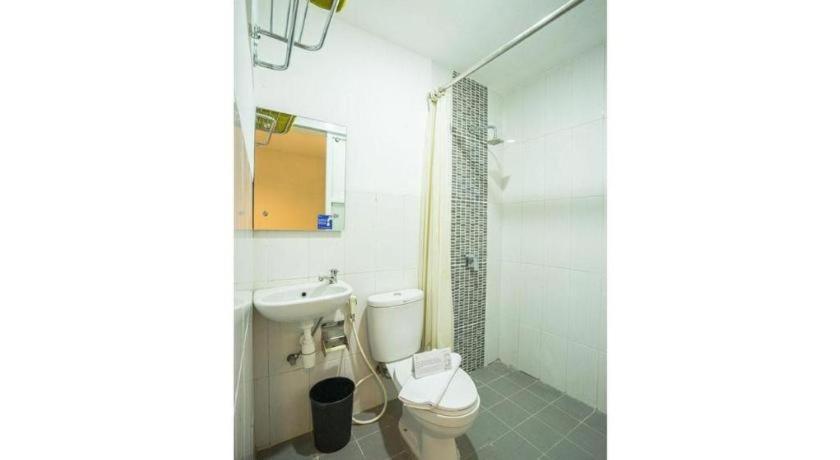 Life Puri Hotel Surabaya Gubeng Exterior photo
