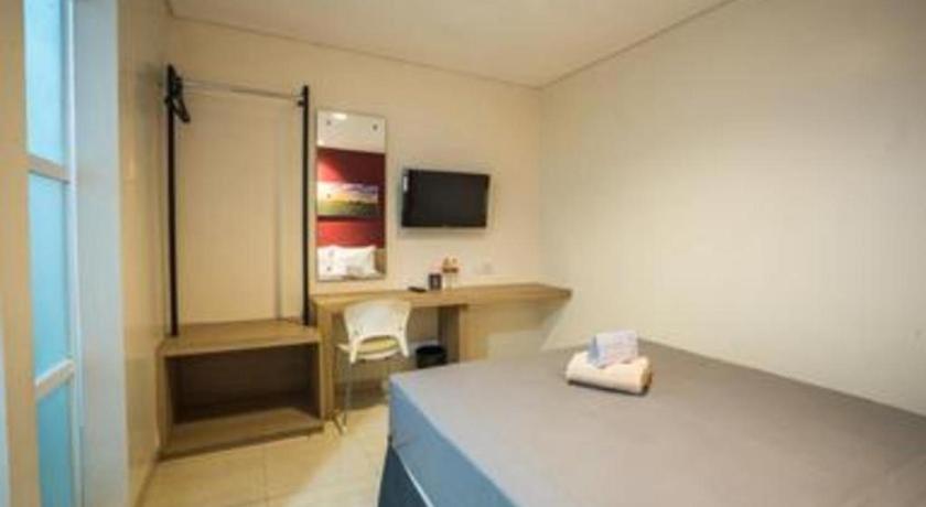 Life Puri Hotel Surabaya Gubeng Exterior photo