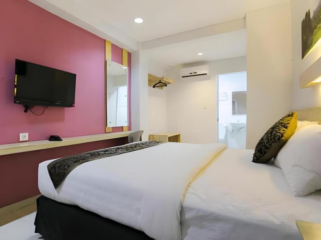 Life Puri Hotel Surabaya Gubeng Exterior photo
