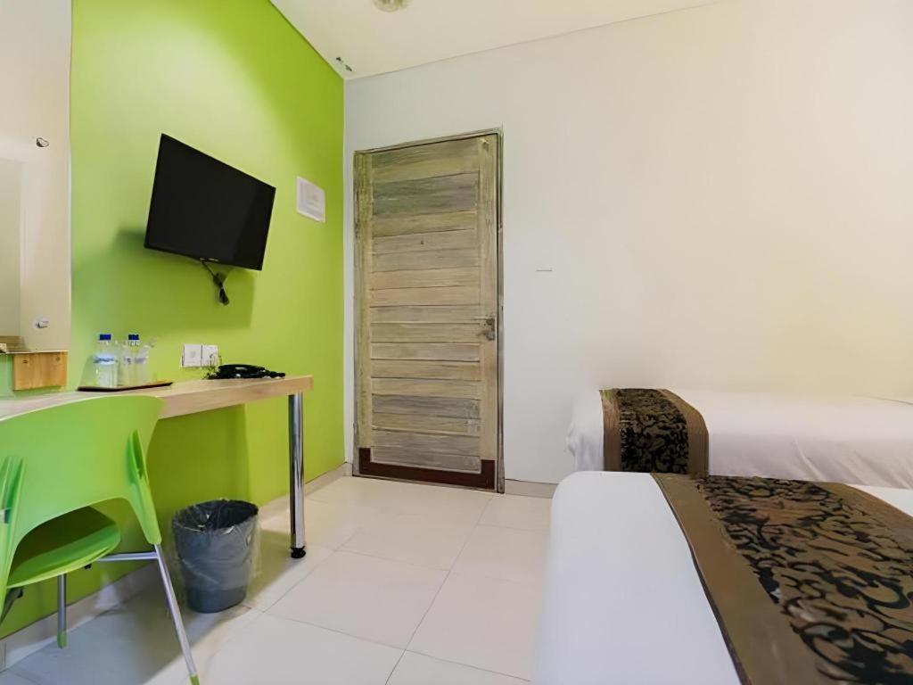 Life Puri Hotel Surabaya Gubeng Exterior photo