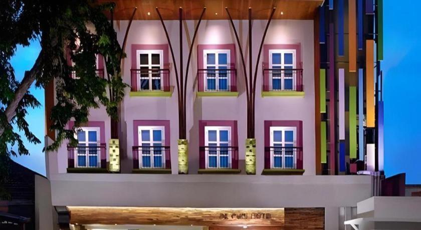 Life Puri Hotel Surabaya Gubeng Exterior photo