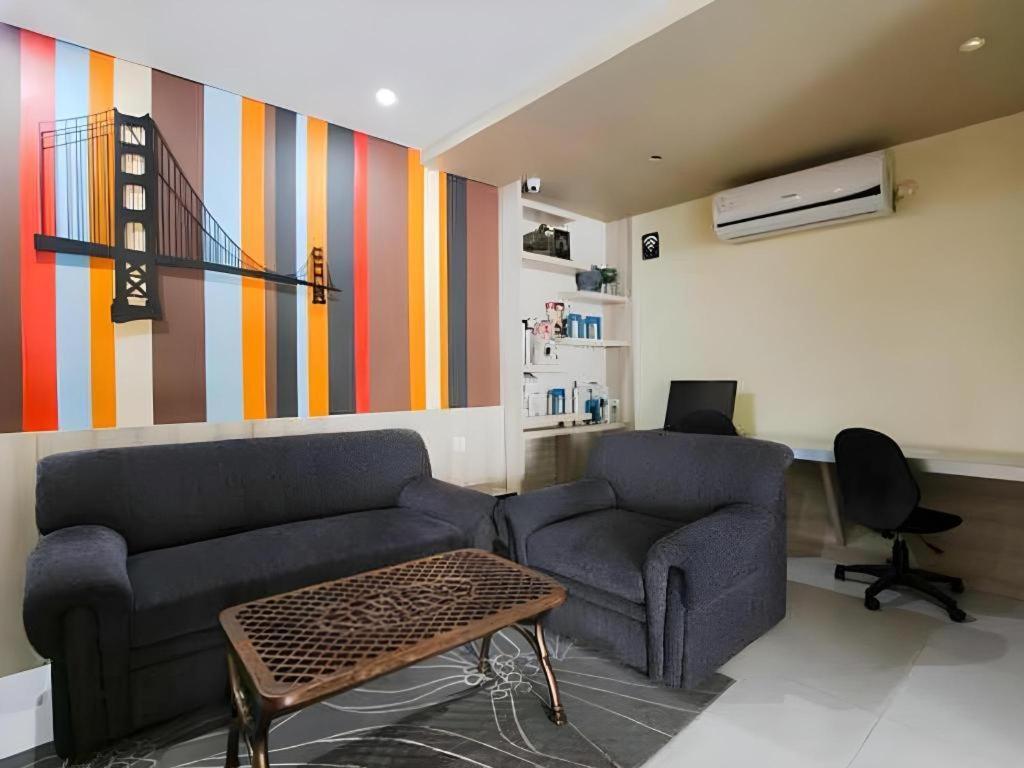 Life Puri Hotel Surabaya Gubeng Exterior photo