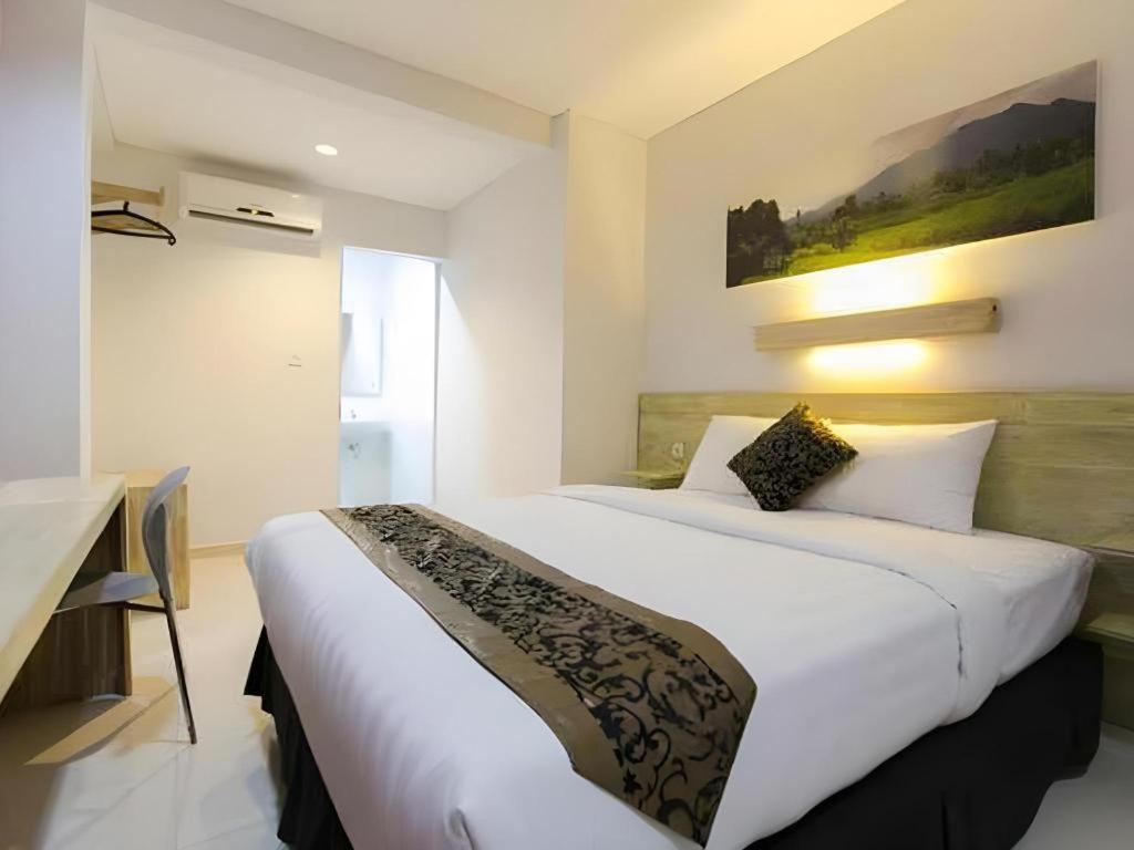 Life Puri Hotel Surabaya Gubeng Exterior photo