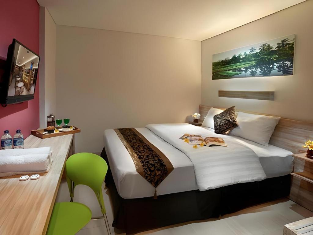 Life Puri Hotel Surabaya Gubeng Exterior photo
