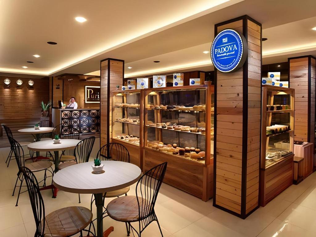 Life Puri Hotel Surabaya Gubeng Exterior photo